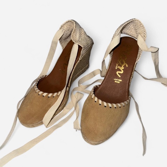 PICON Wedge Sandals Women's 7.5 Ankle Strappy Espadrille Beige Suede Closed Toe - Picture 1 of 2
